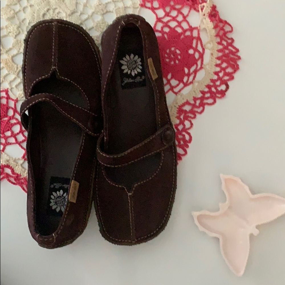 Yellow Box brown suede shoes GUC